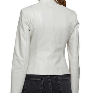 Chaqueta de cuero moderna y versátil para mujer que combina un diseño clásico con un borde moderno que ofrece un ajuste favorecedor que funciona - Product Image 3