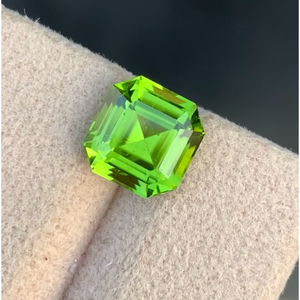 Peridoto verde natural de 3.52 CT con corte Asscher excelente de la mina Supat, Pakistán. - Product Image 1