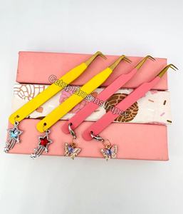 แหนบปลายไฟเบอร์สำหรับต่อขนตาแบบแยกเส้น พร้อมเคลือบสีเหลืองแบบ 90 องศา และเคลือบผงสีเหลืองลายดาวผีเสื้อ อุปกรณ์เสริมความงาม - Product Image 3