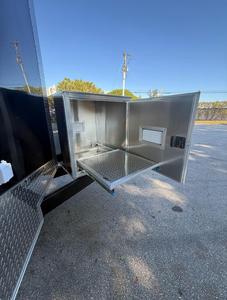 รถพ่วงขายอาหารแบบปิด ขนาด 8.5x16 ฟุต คุณภาพสูง น้ำหนักบรรทุก 10,000 ปอนด์ พร้อมส่งฟรี  โครงสร้างแข็งแรง ทนทาน พร้อมระบบไฮดรอลิก  ขายแล้ววันนี้ - Product Image 6