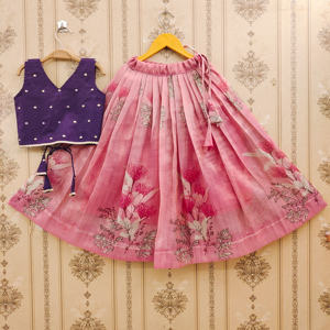 Lehenga Choli Estampado Completamente Cosido para Niñas, Estilo Tradicional, Color Rosa Vibrante, Largo hasta el Suelo, para Fiestas Infantiles y Diwali - Product Image 1
