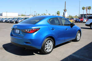 Usado 2017 T * oyota Yaris iA - Product Image 2