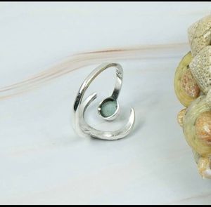 แหวนเงินแท้ 925 ดีไซน์คลาสสิก ประดับพลอยอะความารีนธรรมชาติทรงรี ตัวเรือนแบบฝังขอบ สำหรับทุกเพศ เหมาะสำหรับงานแต่งงานและงานปาร์ตี้ - Product Image 2