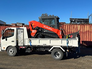 Minicargadora Frontal Usada de Alta Calidad con Motor Kubota, Capacidad de 2000 kg, Garantía de 2 Años - Product Image 4
