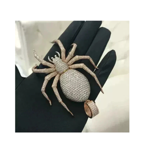 Pendentif araignée pour homme en moissanite véritable de 3,00 carats, taille ronde, plaqué or bicolore 14 carats, charme en moissanite attrayant offrant une qualité supérieure - Product Image 1