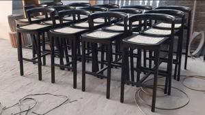 Chaise de bar en teck durable au design tropical moderne, personnalisable pour la maison, l'hôtel, la villa, utilisation commerciale, fabricant de meubles - Product Image 2