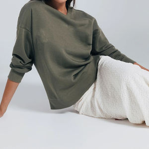 Sweatshirts à épaules tombantes en mélange de laine premium, col rond jacquard, respirant, pour un style décontracté professionnel en hiver - Product Image 2