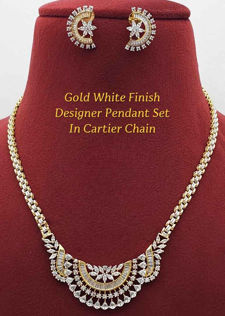 สีขาวและสีทอง