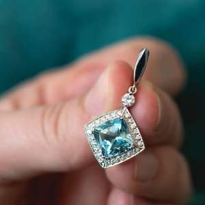 Offre Spéciale naturel bleu ciel topaze coussin classique pendentifs et collier pendentif en argent 925 femmes bijoux fins CZ - Product Image 1