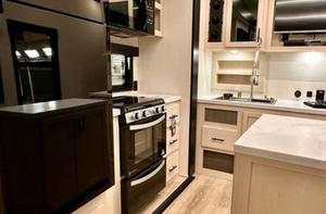 El mejor!! Remolque de Viaje Económico 2025 2024 2023 Forest River Vengeance Rogue Armored 26L140, Autocaravana, Remolque de Viaje, Autocaravanas - Product Image 3