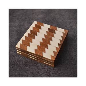 Dessous de verre personnalisés de qualité supérieure Les sous-verres de la collection Golden Résine de haute qualité personnalisable pour la maison et le bureau - Product Image 6