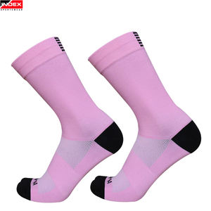 Vente en gros de chaussettes de sport pour hommes Chaussettes pour hommes en tricot de haute qualité personnalisées en polyester à la mode de créateur - Product Image 1