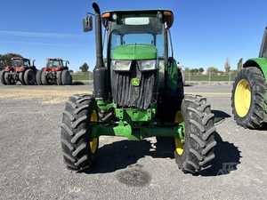 Tracteur agricole d'occasion 110 CV 4RM avec faucheuse rotative pour moteur - Product Image 3