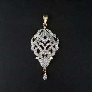 Pendentif plaqué or rose Kriaa AD-1202158 Bijoux en diamants et perles de style religieux Hip Hop avec motif de fleurs pour cadeaux - Product Image 1