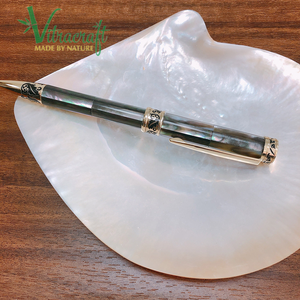 Stylo Signature personnelle. Stylo à bille de qualité supérieure, entièrement fabriqué à partir de coquilles noires en nacre de haute qualité. Un cadeau significatif. Main Vietnam - Product Image 6