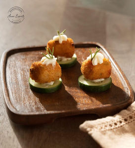 Bandeja de Servir Artesanal de Madera en Forma de Corazón con Múltiples Compartimentos, Acabado Liso, Perfecta para Aperitivos y Decoración de Mesa - Product Image 4