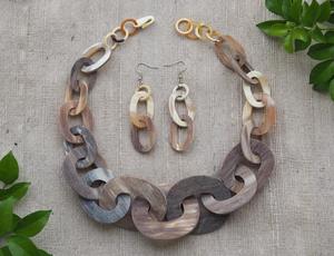 Collar de Lujo Hecho a Mano con Cuerno de Búfalo, Joyería Natural y Sostenible para Mujer, Alta Calidad - Product Image 3