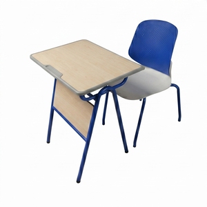 Escritorio Escolar Moderno con Silla Colorida, Superficie de Madera, Diseño Duradero, Estilo Contemporáneo para Uso en el Aula - Product Image 5