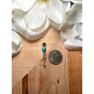 Pendentif en turquoise Kingman et argent sterling, fabrication Navajo, technique d'incrustation à sertissage clos - Product Image 2