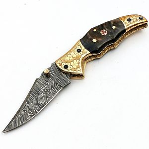 Cuchillo plegable hecho a mano OEM personalizado de grado industrial de Damasco con mango de cuerno de carnero protector grabado a mano y Funda de cuero - Product Image 2
