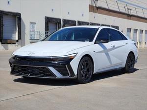 Elantra Aspire FWD usado cuidadosamente con asientos de cuero ACC Control de crucero - Product Image 3