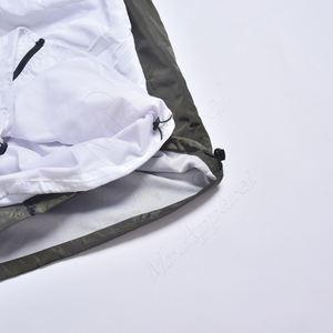 Veste unisexe de logo personnalisé en gros d'usine de haute qualité coupe-vent à capuche avec fermeture éclair veste d'extérieur légère pour hommes femmes - Product Image 5