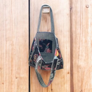 Sac fourre-tout en coton matelassé bohème vintage fait à la main, léger, avec poches intérieures, fermeture à glissière - Design de fruits noirs, hiver - Product Image 3