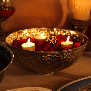 Bol Urli Le cadre parfait pour les arrangements floraux flottants Bol Urli décoratif Apportez la nature à votre maison - Product Image 1