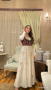 TENDANCE STYLISH DESIGNER INDIEN & PAKISTANI BRODERIE sur LE SOL LONGUEUR ROBE POUR FÊTE-WEAR DENTELLE DÉCORÉE ANNÉE 2023 - Product Image 2