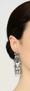 Boucles d'oreilles pendantes en forme de vache, finition argentée oxydée, style bohème ethnique vintage unique, pour femmes, à porter au quotidien ou pour des occasions festives - Product Image 4
