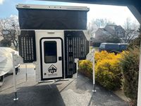 Camping-car compact POP-UP en aluminium léger pour camion 4x4 avec design escamotable, étanche, capacité de charge de 1 tonne, capacité pour 3 personnes