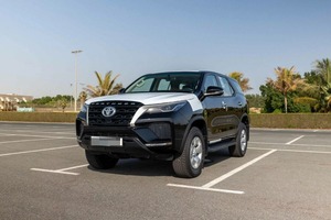 Usado para Toyota Fortuner SUV en Venta, Modelo Hilux RAV4 Wish, Opciones de Combustible Diésel y Gasolina, Caja de Cambios Manual y Automática, Turbo AWD Oscuro R15 - Product Image 5