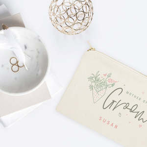 Jolie trousse de toilette personnalisée en toile de coton à motif floral pour la mère du marié avec fermeture éclair - Product Image 2