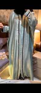 Abayas élégantes et modestes brodées à la main pour femmes! - Product Image 2