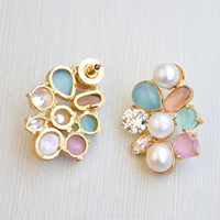 Anting-anting tusuk klasik premium berbahan kuningan, berlapis emas 14K, dengan mutiara baroque, kristal, bentuk bunga, buatan tangan, finishing satin, trendi
