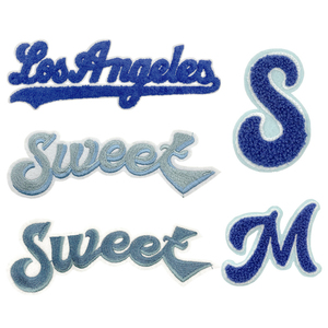 Vente en gros de patchs vestimentaires en tissu sergé paillettes petite chenille brodée de l'alphabet lettres thermocollantes à coudre pour vêtements chapeaux - Product Image 4