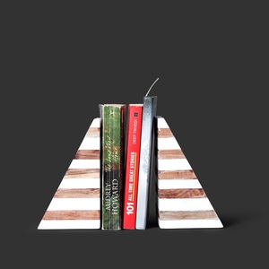 Serre-livres en résine unique vintage au design contemporain pour l'obtention du diplôme et la rentrée - Product Image 1