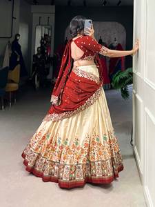 Demoiselles d'honneur de style traditionnel Lehenga Choli Belle soie tissu Zari imprimé avec bordure en feuille, vêtements de mariage Lehenga choli. - Product Image 2