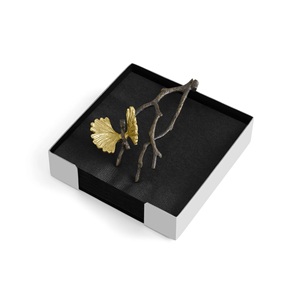Élégant porte-serviettes en métal avec motif floral fabriqué à la main avec des détails haut de gamme, parfait pour les repas et les tables basses - Product Image 3