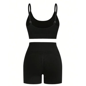 Conjunto de Yoga Transpirable y Sostenible con Top de Cuello Halter y Pantalones - Leggings para Correr con Logotipo Personalizado - Product Image 6