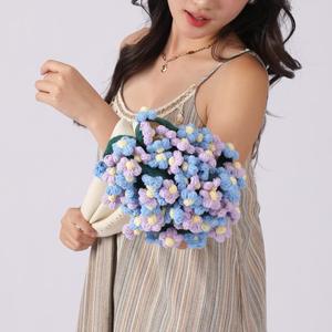 Bouquet de roses éternelles et petite fleur de marguerite au crochet fait main pour l'été, et couverture au crochet pour toutes les occasions festives - Product Image 2