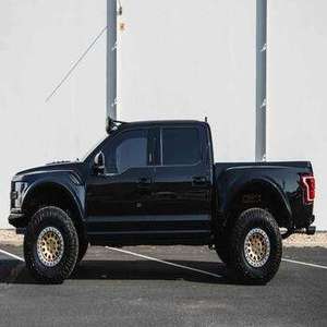 Camioneta Todoterreno 4x4 de Alto Rendimiento 2024 con Dirección Izquierda, Portaequipajes de Aleación de Aluminio y Neumáticos R17 - Product Image 2