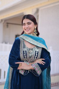 Ensemble de vêtements de mariage en 3 pièces, comprenant un salwar kameez en soie Fandy Crushi lourde, un dupatta en georgette avec des perles et un travail manuel, et un contraste de couleurs - Product Image 3