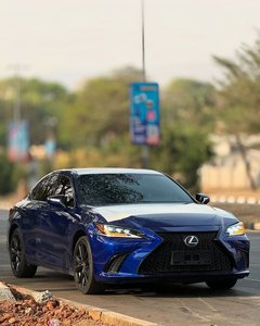 Lexus ES 350 2018 con Todas las Opciones, Caja de Cambios Automática, Motor Turbo, Asientos de Cuero, Neumáticos R17, Cámara Trasera, Volante a la Derecha - Product Image 1
