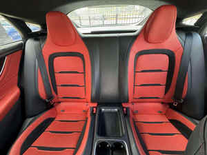 Coupé 4 portes GT 53 2023-2024 d'occasion, moteur turbo puissant en ligne, intérieur avec pack technologie moderne, fourni du Japon - Product Image 4