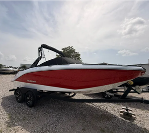 M/B 215 SE, un Popular Yate Deportivo de Fibra de Vidrio de 21 Pies, Ligero, Modelo 2023-2026, para 6 Personas, Ideal para Navegar, Surfear y Bucear - Product Image 1