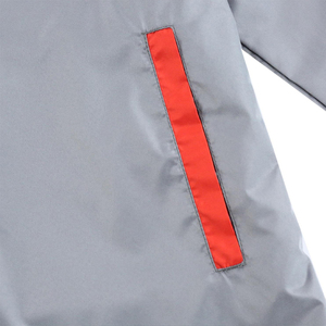 แจ็คเก็ตกันลมลายทางสีแดงสีดำสำหรับผู้ชายเสื้อกันฝนมีฮู้ดกันน้ำน้ำหนักเบากันน้ำได้กันลมกลางแจ้งแนวสตรีทแวร์แนวสปอร์ตแฟชั่น - Product Image 3