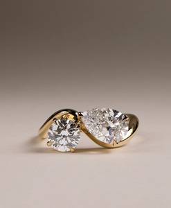 Pera y corte redondo Lab Grown Diamond Ring Toi Et Moi Anillo de compromiso Regalo para mujeres Anillo de oro sólido de 14K para su boda única - Product Image 1