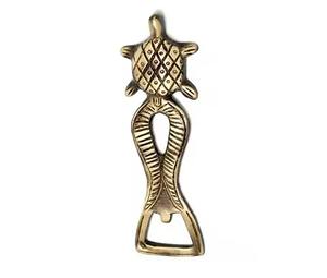 Abridor de Botellas Náutico de Latón, Herramienta de Bar Marina Vintage, Coleccionable Marítimo Decorativo para Cocina y Bar - Product Image 1