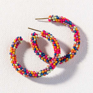 Boucles d'oreilles à crochet multicolores bohèmes chic en perles de rocaille avec franges, bijoux tendance inspirés des tenues de plage, cadeaux au style bohème - Product Image 4
